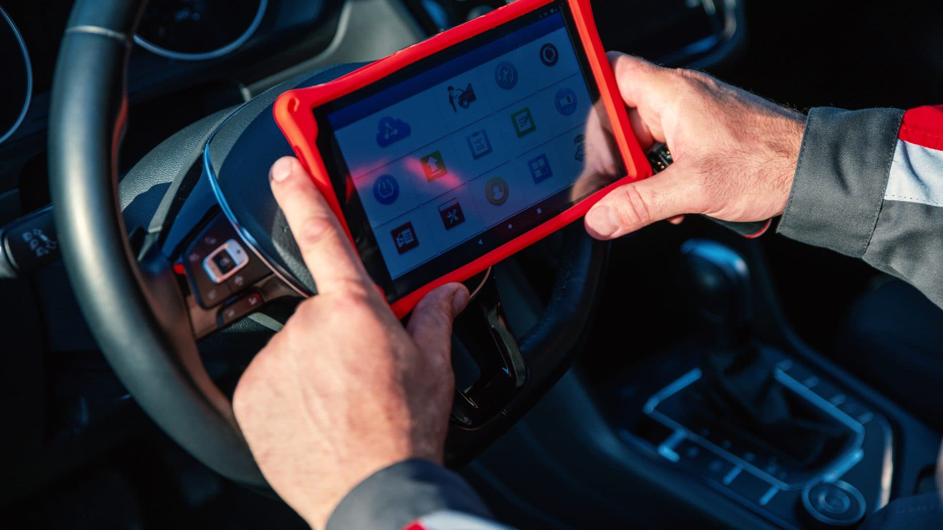 Scan tool and diagnostic work in an engine bay